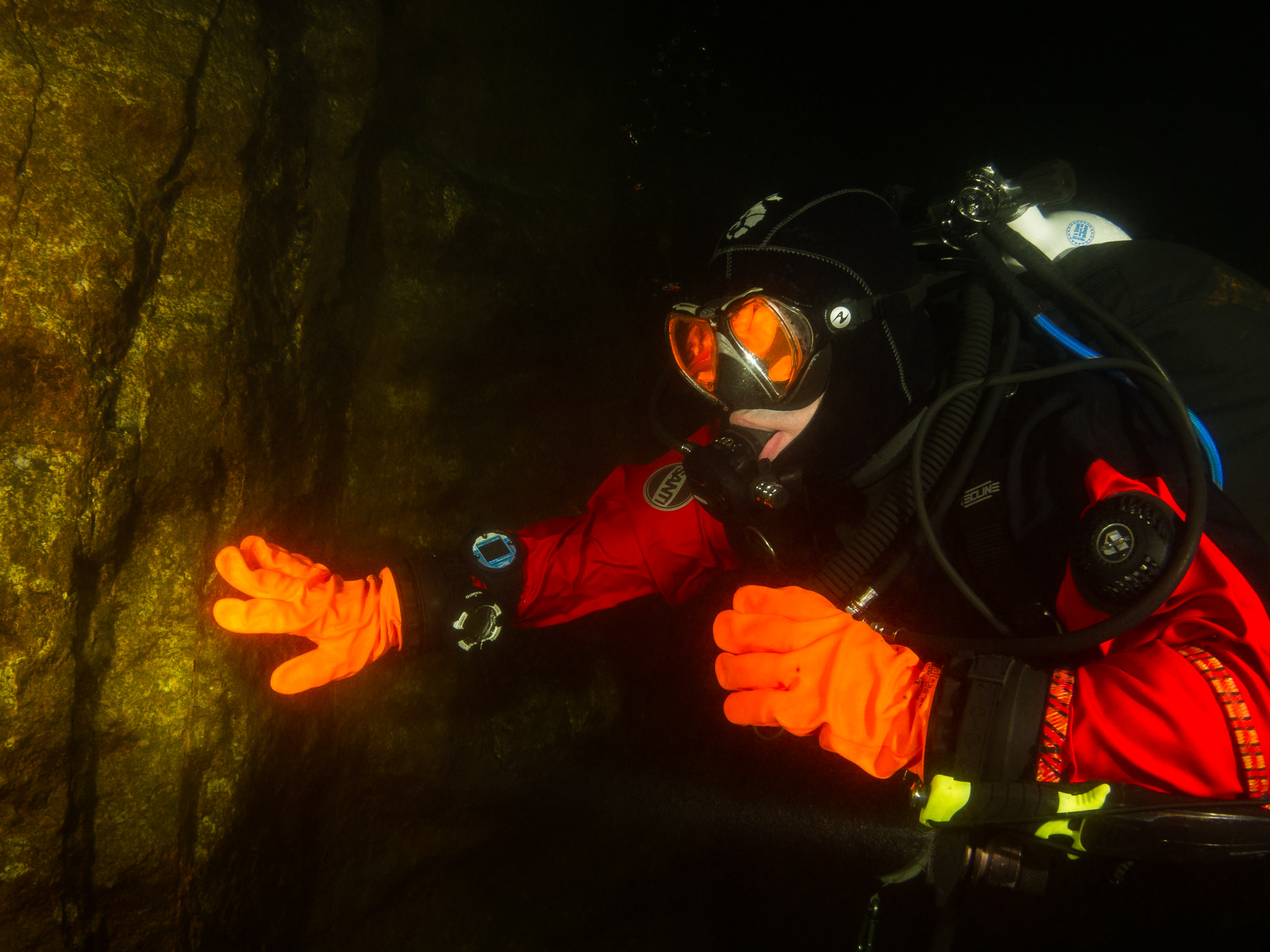 Robert przy ścianie